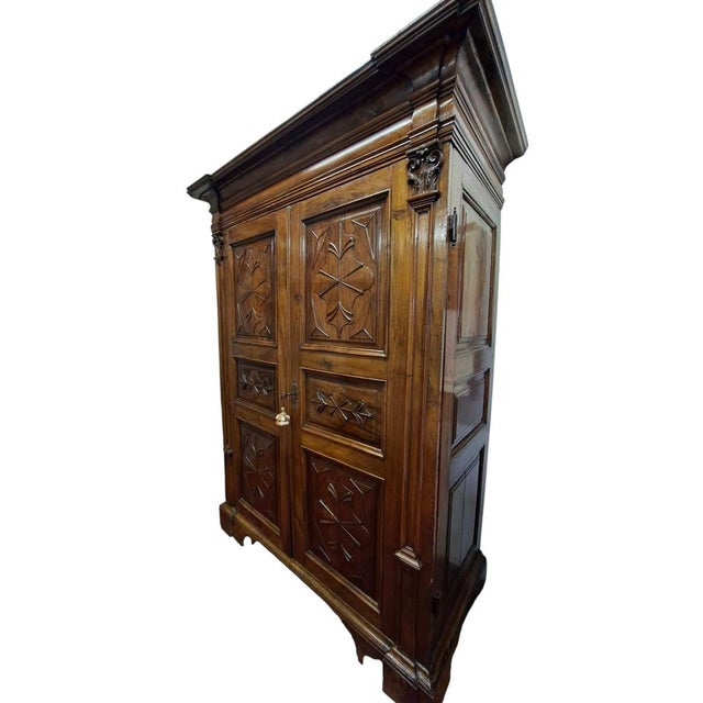 Late Baroque Genoese Linen Wardrobe in Walnut, 17th Century For Sale - Image 6 of 18
