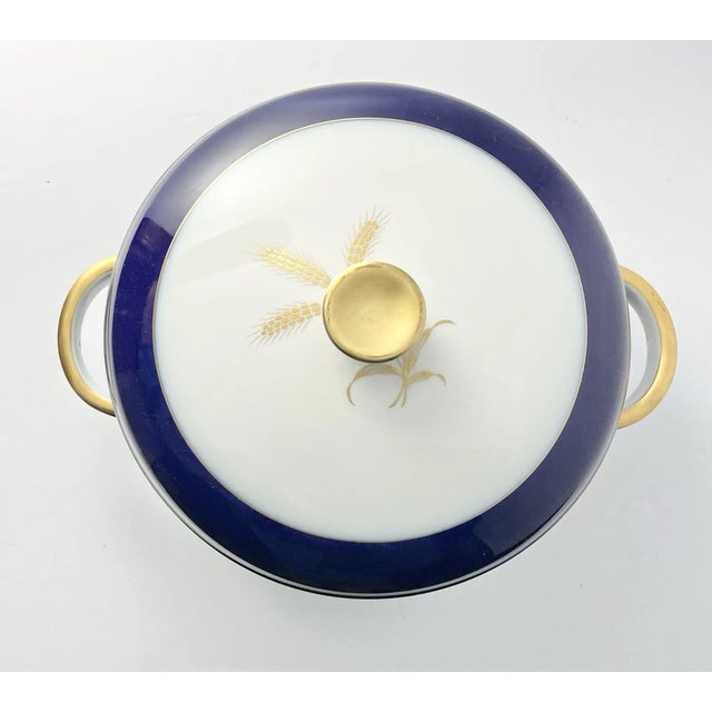 Rosenthal 1960s Mid-Century Modern Rosenthal “Dignity” Round Serving Bowl W/Lid & Handles For Sale - Image 4 of 9