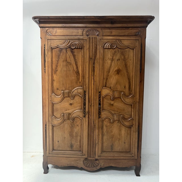 Louis XV Style Wardrobe in Walnut, 18th Century For Sale - Image 15 of 15