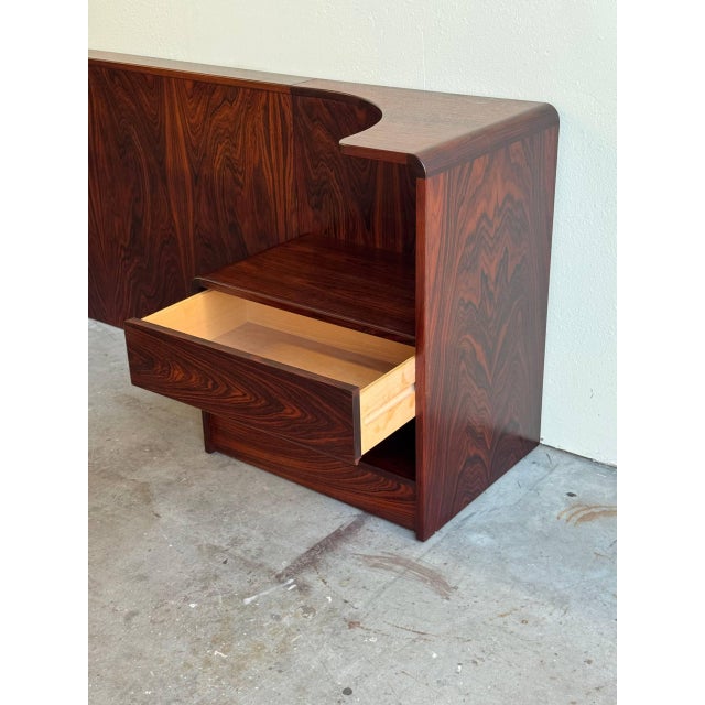 Wood 1960s Danish Mid-Century Modern Rosewood King Headboard With Integrated Nightstands by Arne Wahl For Sale - Image 7 of 11