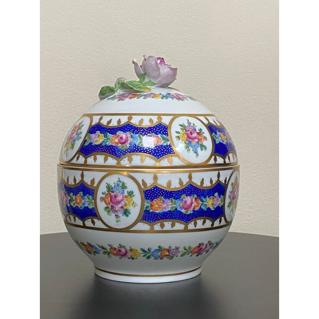 1950s Vintage Dresden Hand-Painted Porcelain Rose Lid Trinket Box For Sale - Image 5 of 18