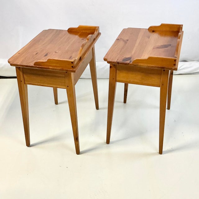 1970s Vintage Arts & Crafts Shaker Ethan Allen Pine Side Tables - A Pair, Country Craftsman Collection For Sale - Image 10 of 16