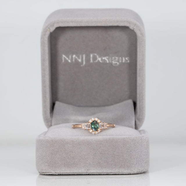 Modern Alexandrite Ring With Earth-Mined Diamond Accents in Solid 14k Gold, Oval 5x4mm For Sale - Image 3 of 12