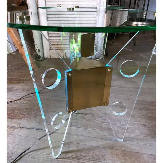 Transparent Mid 20th Century Dorothy Thorpe Illuminated Pair Side/End Tables Lucite Base Round Glass Top For Sale - Image 8 of 11