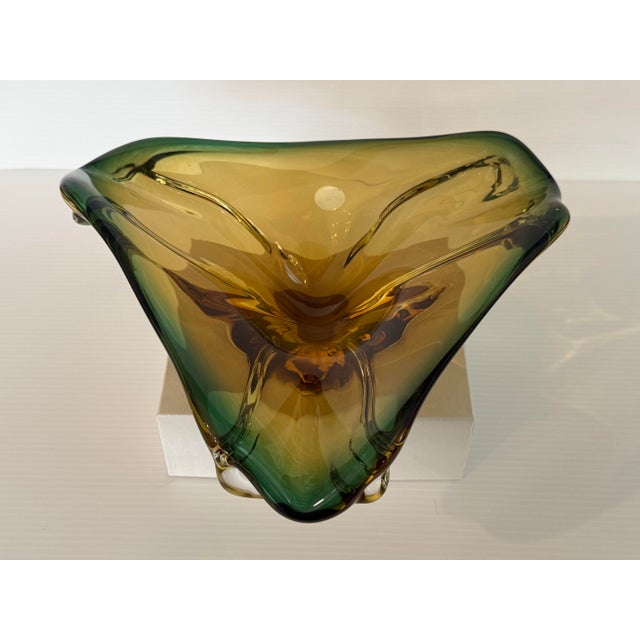 Mid 20th Century Murano Sommerso Art Glass Freeform Tri-Lobed Bowl in Amber & Emerald Green For Sale - Image 12 of 12