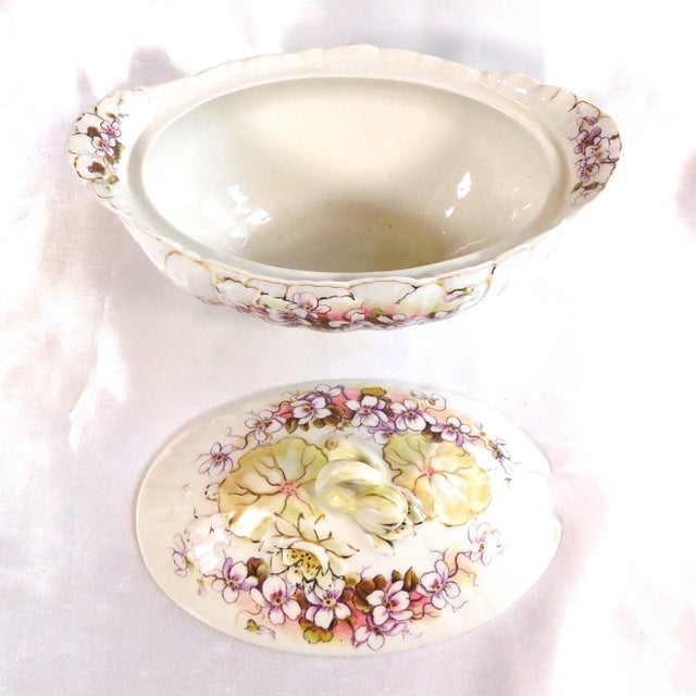 1950s 1950s Staffordshire Floral Covered Gravy Boat For Sale - Image 5 of 7