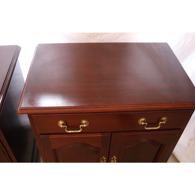 English Late 20th Century Wellington Hall Mahogany Side Table Chests - A Pair For Sale - Image 3 of 6