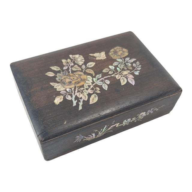 Early 20th Century Mother of Pearl Abalone Inlaid Chinese or Vietnamese Box For Sale