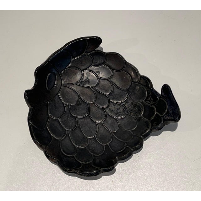 Ceramic Empty pocket representing a fish French work. Circa 1970 For Sale - Image 7 of 8
