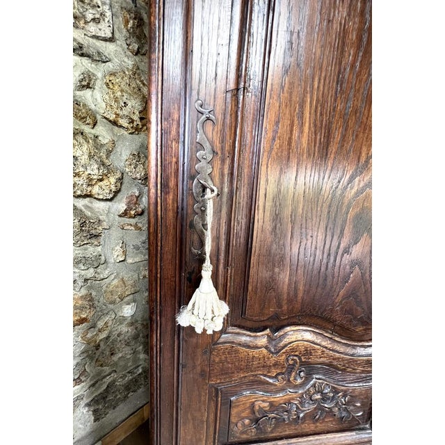 Tan Louis XV Tall and Narrow Oak Cabinet, 1770s For Sale - Image 8 of 10