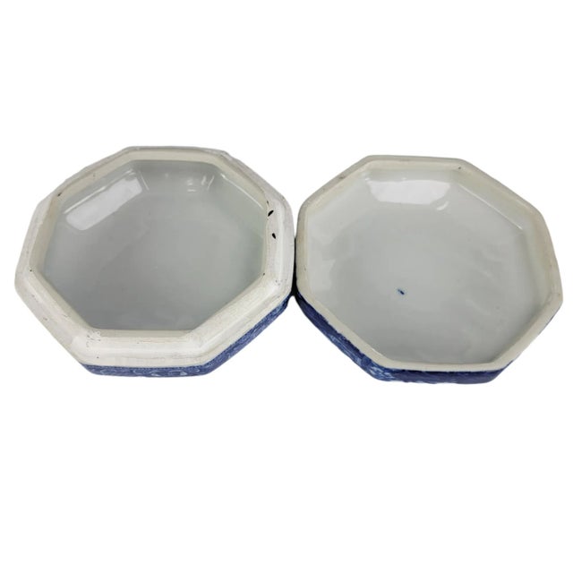 Vintage Flow Blue Porcelain Octagonal Trinket Box in Staffordshire Tradition For Sale - Image 9 of 10