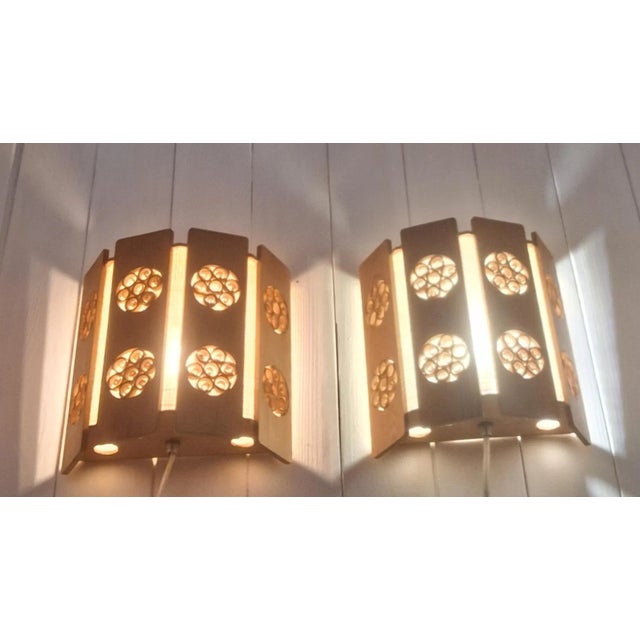 1970s Swedish Wall Lamps in Pinewood, 1970s, Set of 2 For Sale - Image 5 of 7