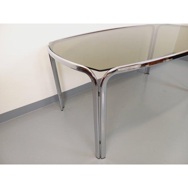 1970s Vintage Curved Rectangular Dining Table in Smoked Glass and Chrome Metal, 1970s For Sale - Image 5 of 18