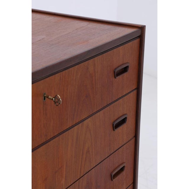 Mid-Century Rosewood Chest of Drawers For Sale - Image 9 of 14
