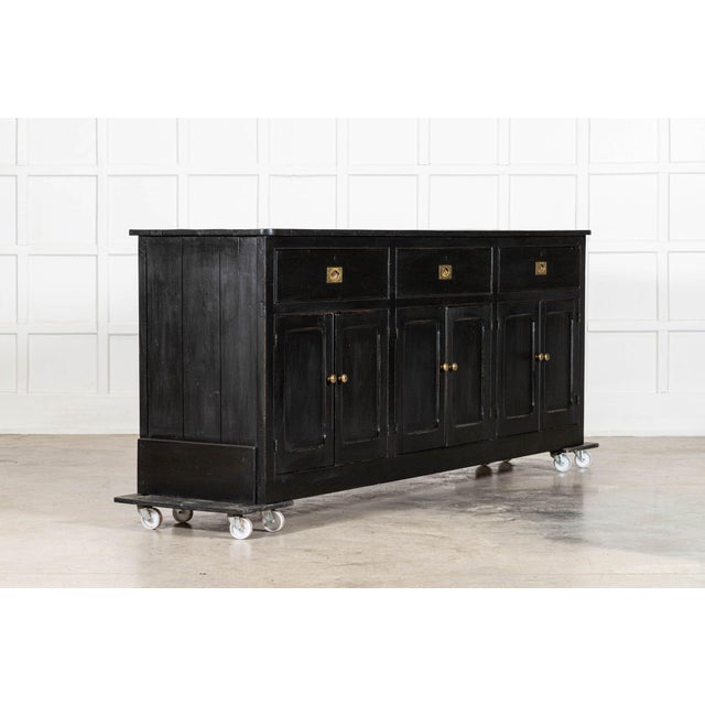 Large 19th-Century English Country Pine Dresser For Sale - Image 3 of 18