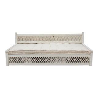 1990s Vintage White Floral Jali Daybed For Sale