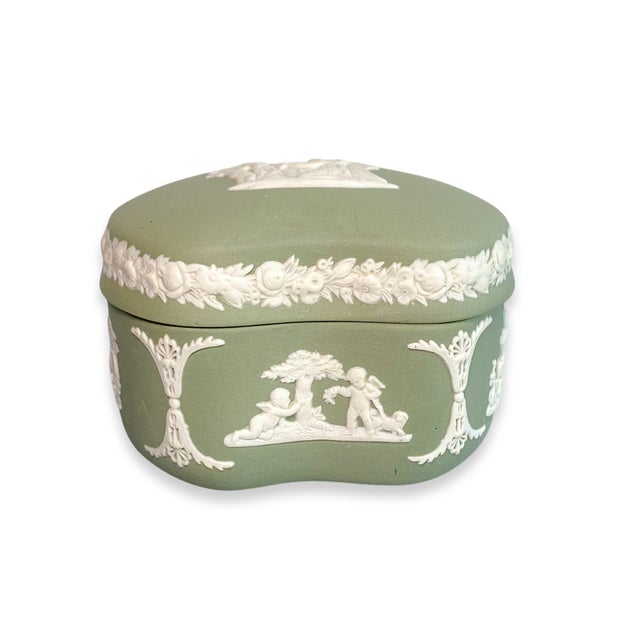 1970s Vintage Green Wedgwood Jasperware Classical Trinket Box With White Reliefs For Sale - Image 5 of 8