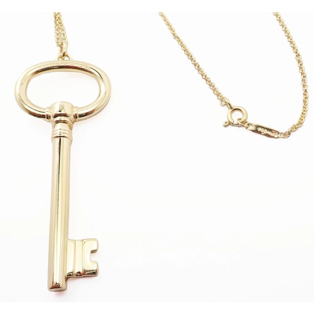 Tiffany and Co. Tiffany & Co. Yellow Gold Oval Key Pendant Necklace For Sale - Image 4 of 6