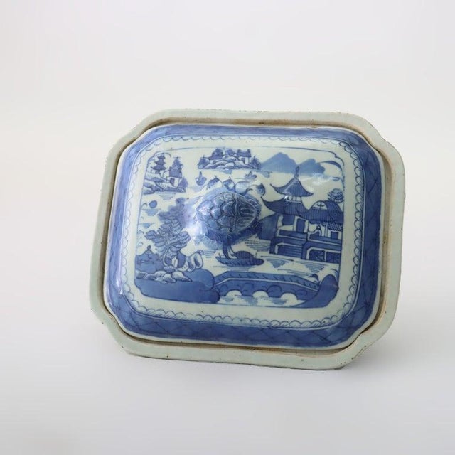 Chinese Antique Chinese Canton Porcelain Covered Vegetable Dish 19thC For Sale - Image 3 of 7