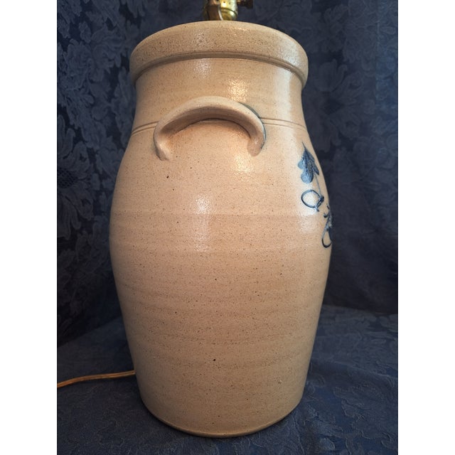 Ethan Allen 1980s Ethan Allen Crock Table Lamp With Deer Motif and Shade For Sale - Image 4 of 12