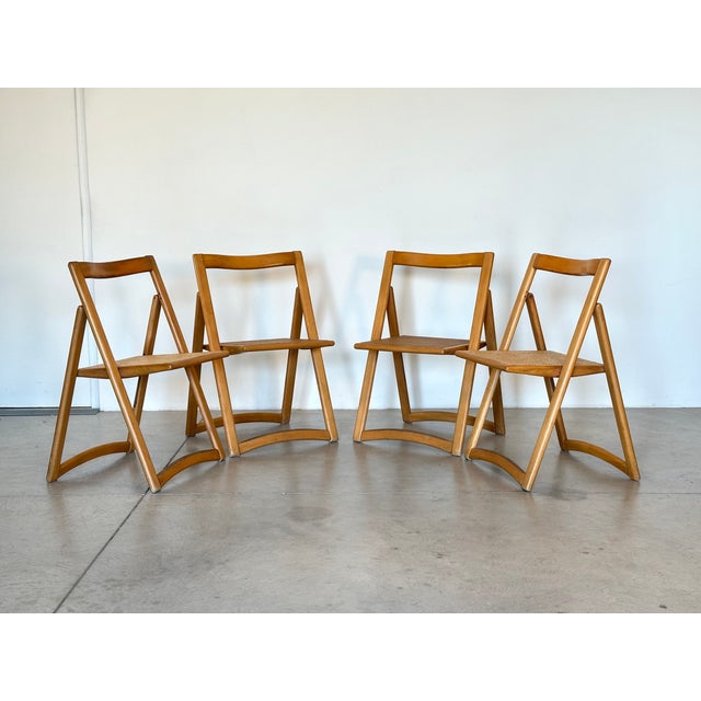 Set of 4 folding chairs from the 1970s, ash wood frame and Vienna straw seat.