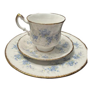Vintage Paragon "Remember Me" Fine Bone China Teacup Trio – 3-Piece Set For Sale