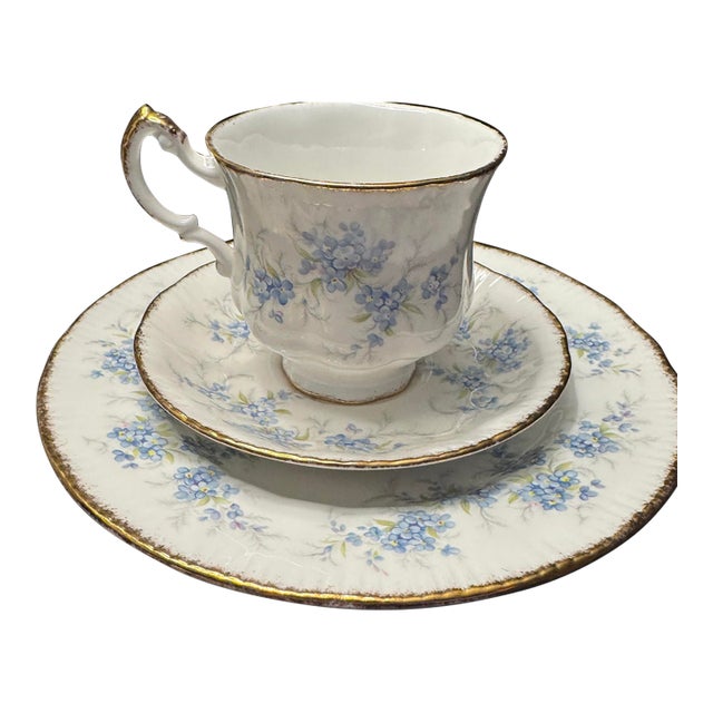 Vintage Paragon "Remember Me" Fine Bone China Teacup Trio – 3-Piece Set For Sale
