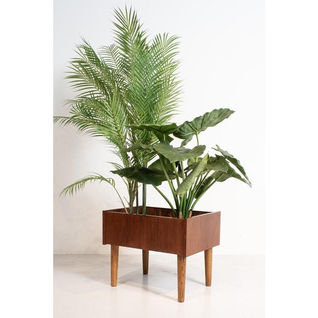 Danish planter made of teak veneer and without insert. The legs probably have been replaced since it is an other wood (we...