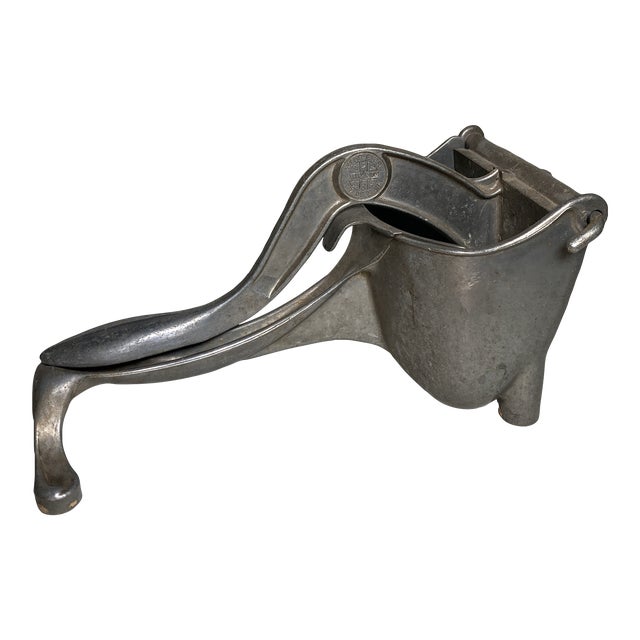 Vintage 1960s Wear Ever Cast Aluminum Hand Press Citrus Juicer With Strainer Squeezer For Sale
