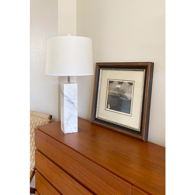 Minimalist White Marble Plinth Table Lamp Knoll-Style (After Nessen) For Sale - Image 11 of 18
