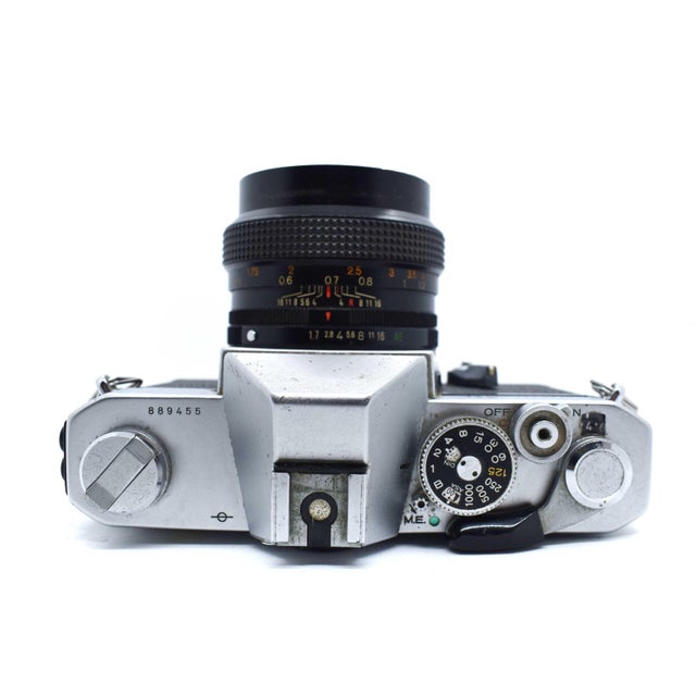 1970s Vintage 1970's Konica Autoreflex T3 35mm SLR Camera With Hexanon Ar 50mm Lens For Sale - Image 5 of 9