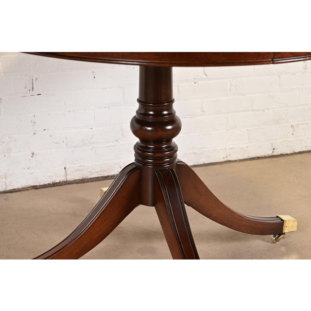 Baker Furniture Style Georgian Banded Mahogany Pedestal Extension Dining Table, Newly Refinished For Sale - Image 9 of 11
