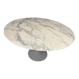 Example of Eero Saarinen Dining Tables