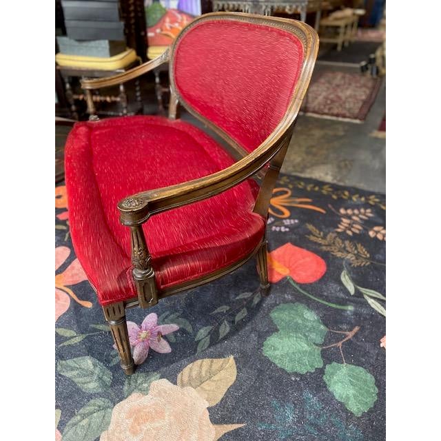 Stunning traditional antique French style upholstered 19th century carved wood settee/marquise chair finished in rich...