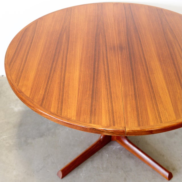 1950s Danish Rosewood Dining Table W/ 2 Leaves For Sale In Boston - Image 6 of 18