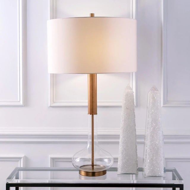 Stoneridge is our modern, yet classic obelisk made from organic white quartz. Cast under clear resin, the obelisk is...