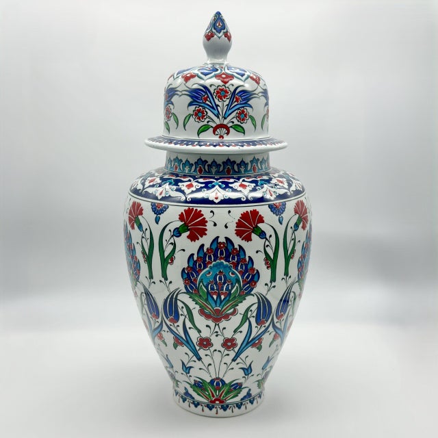 Handmade Ceramic Iznik Shah Vase with Lid (Classic Floral Style) Red Carnation and Central Hatayi Medallion For Sale - Image 6 of 8