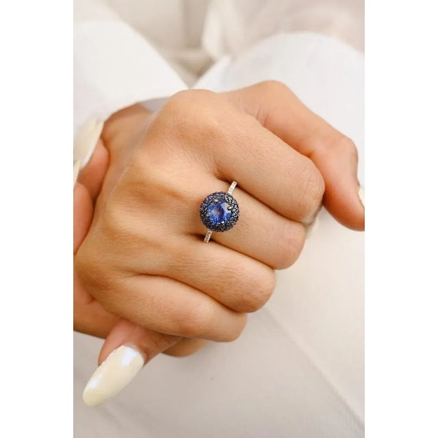 Art Deco 2.58 Ct Round Pave Blue Sapphire Ring in 18k Solid White Gold With Diamonds Size 7 For Sale - Image 3 of 8