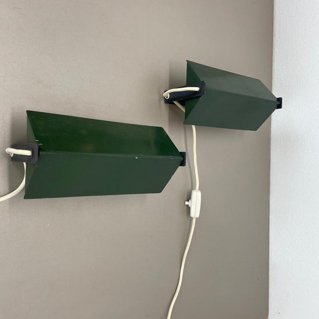 Cubic Wall Lights in the style of Charlotte Perriand for Les Arcs, France, 1960s, Set of 2 For Sale - Image 3 of 18