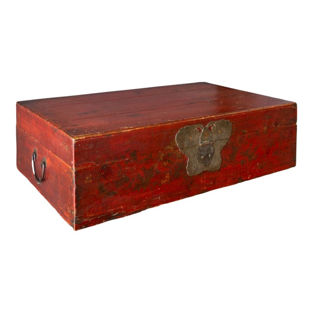 19th Century Qing Dynasty Red Lacquer Elmwood Trunk With Butterfly Lock For Sale