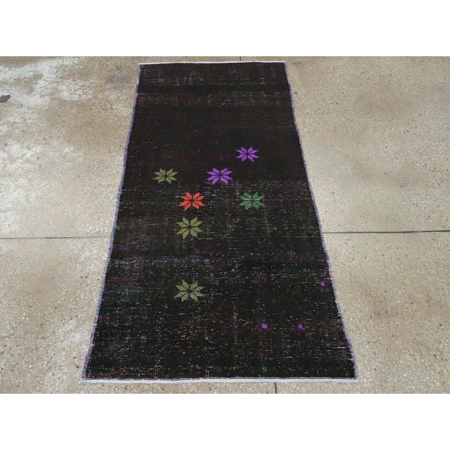 This mid-20th century Turkish Anatolian rug, measuring 2' 10" x 5' 9", presents a striking minimalist composition with a...