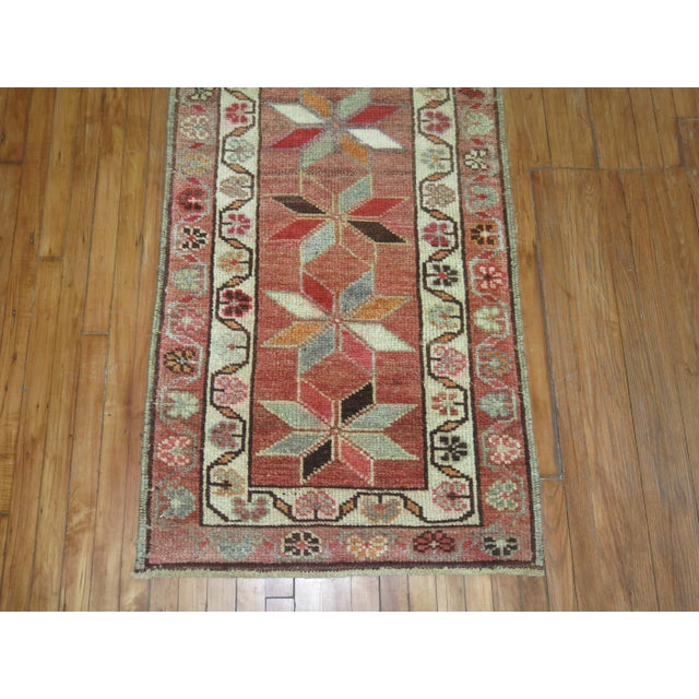 Mid 20th Century Zabihi Collection Star Motif Geometric Turkish Anatolian Runner For Sale In New York - Image 6 of 6