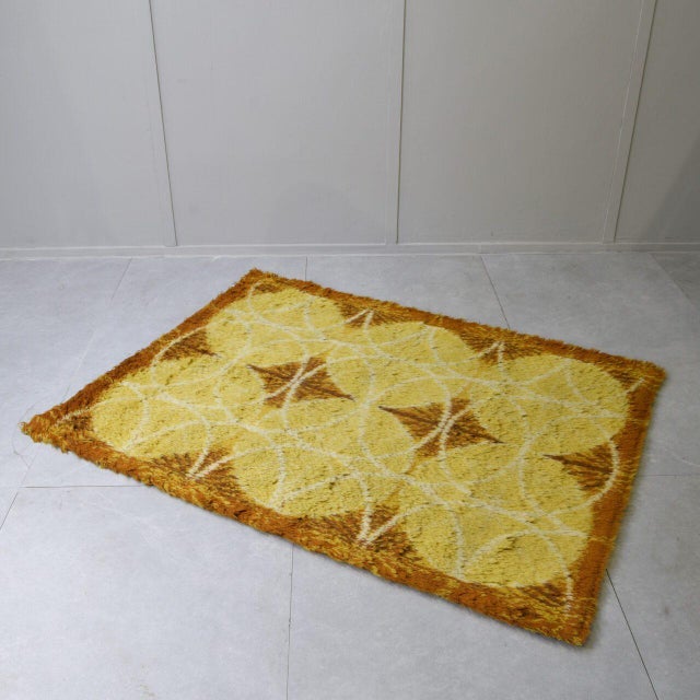 Red Scandinavian Rya Rectangular Rug in Wool-Acrylic Blend, 1970s For Sale - Image 8 of 8