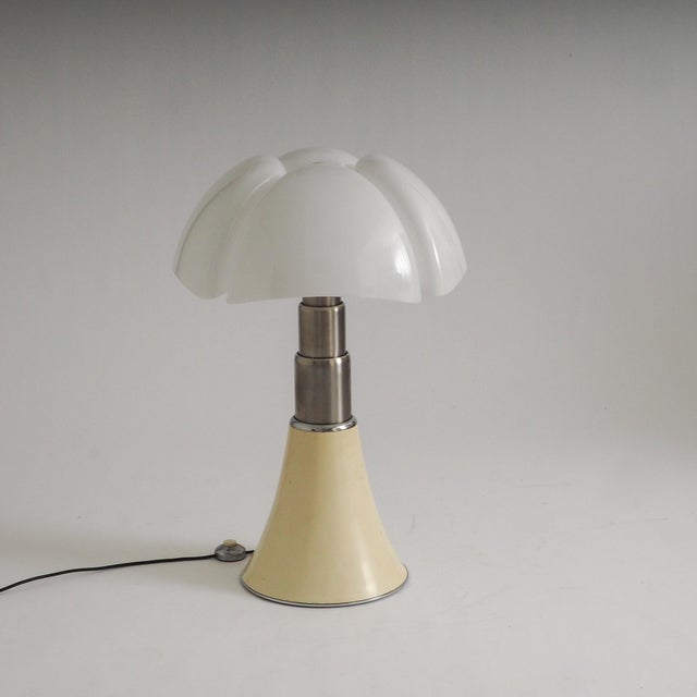 Vintage Pipistrelle Table Lamp by Gae Aulenti for Martinelli Luce, 1970s For Sale - Image 6 of 17