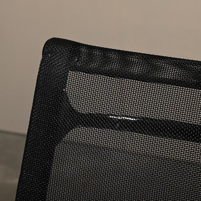 Eames Aluminum Group EA106 Dining Chairs in Black Netweave Mesh by Charles and Ray Eames for Vitra, 2010 For Sale - Image 12 of 18
