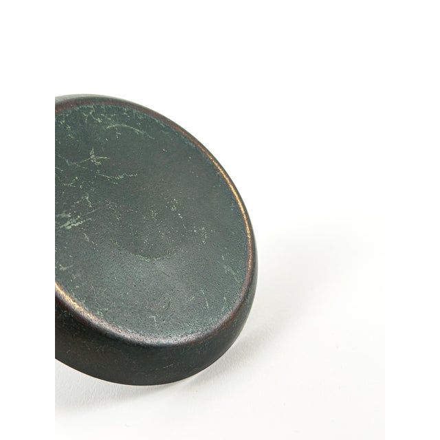 1920s Art Deco Bronze Vide-Poche with Seated Female Figure, Scandinavia, 1930s For Sale - Image 5 of 6