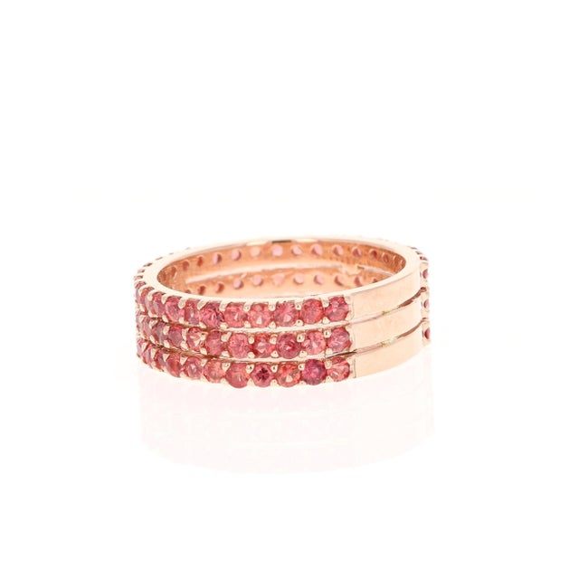 Contemporary Roshe Jewels 2.50ct Natural Round Cut Red Sapphire Rose Gold Band Ring, Usa, Size 7 For Sale - Image 3 of 5