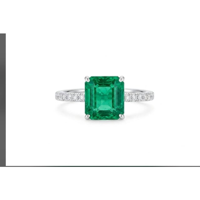 2020s Natural Emerald 2.19cts & Diamond 0.13cts Ring in 18k Gold For Sale - Image 5 of 8
