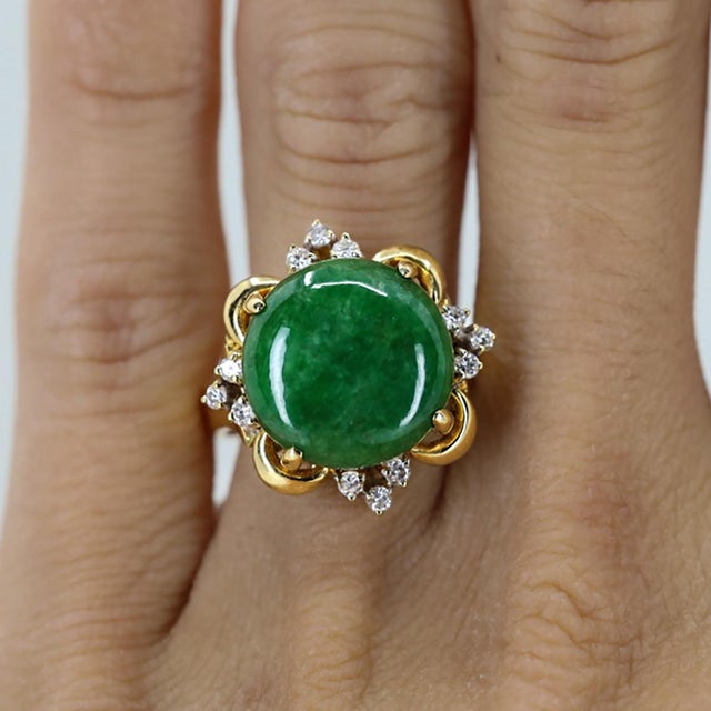 Contemporary Late 20th Century 18k Jade Ring, Size 5 For Sale - Image 3 of 4