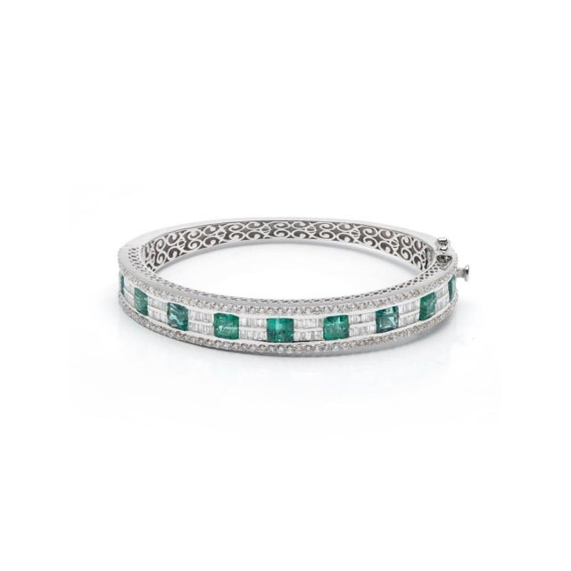 6.18 Carats Natural Zambian Emerald and 1.54 Cts Diamond BANGLE in 14k Gold For Sale - Image 17 of 18